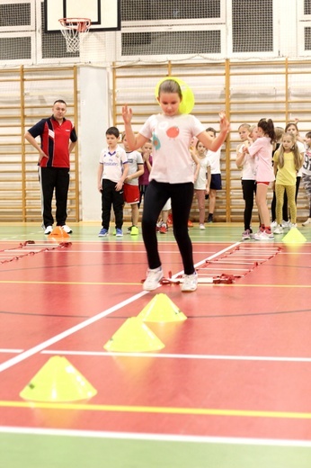 Sport, parafia i szkoła