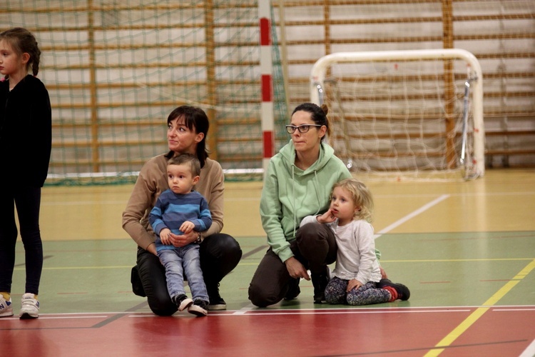 Sport, parafia i szkoła