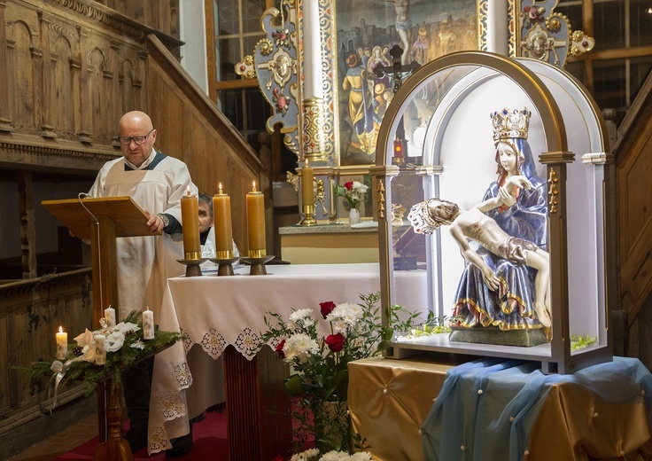 Skrzatuska Pieta w Zimowiskach