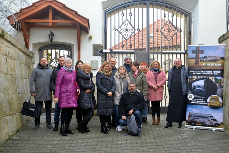 Załoga Ewangelibusa w Zakładzie Karnym