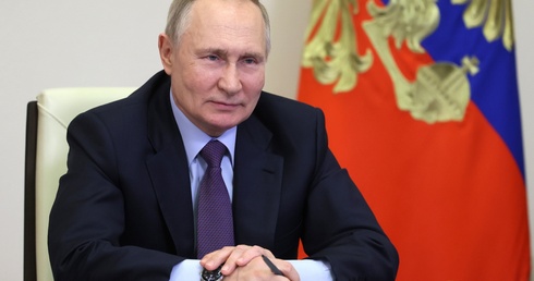 Szef MSZ W. Brytanii: Putin może wykorzystać rozmowy pokojowe do odbudowy wojsk