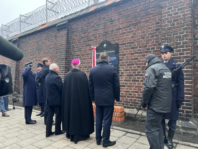 Odsłonięcie tablicy w 80. rocznicę śmierci ks. Jana Machy