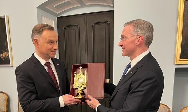 Prezydent Andrzej Duda z nagrodą od Rycerzy Kolumba