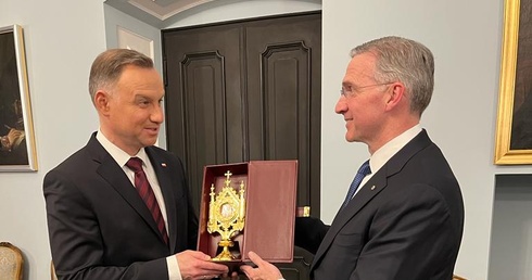 Prezydent Andrzej Duda z nagrodą od Rycerzy Kolumba