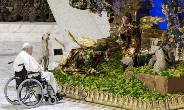 Papież dziękuje za watykańskie szopki i choinkę
