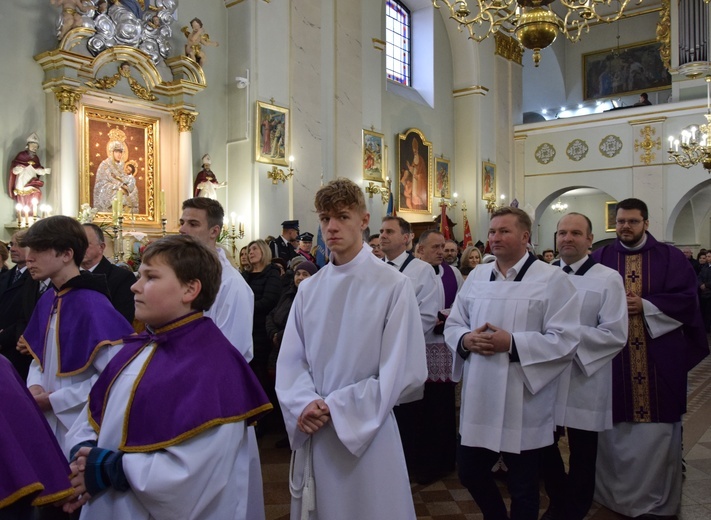 Poświęcenie obrazu Maryi i zawierzenie parafian w Makowie