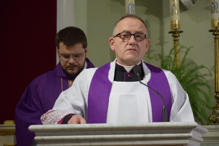 Poświęcenie obrazu Maryi i zawierzenie parafian w Makowie