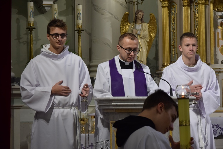 Poświęcenie obrazu Maryi i zawierzenie parafian w Makowie