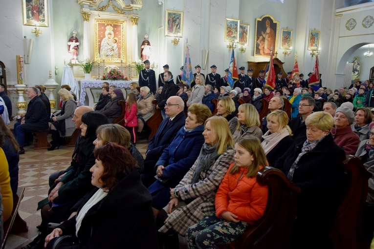 Poświęcenie obrazu Maryi i zawierzenie parafian w Makowie