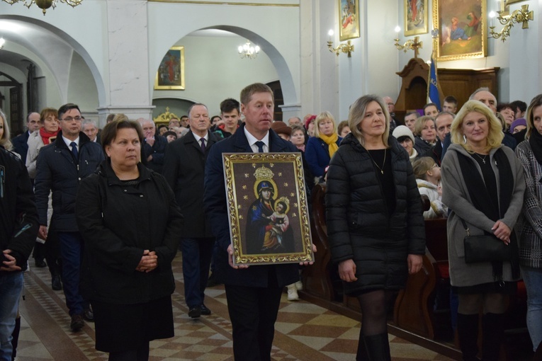 Poświęcenie obrazu Maryi i zawierzenie parafian w Makowie