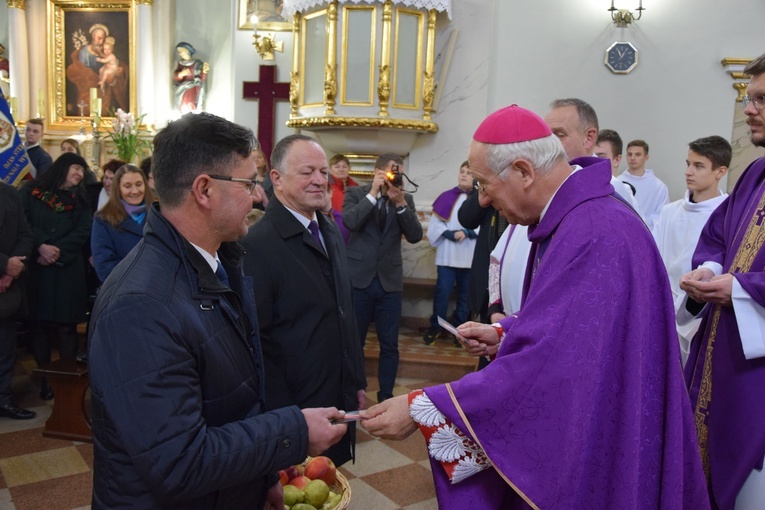 Poświęcenie obrazu Maryi i zawierzenie parafian w Makowie
