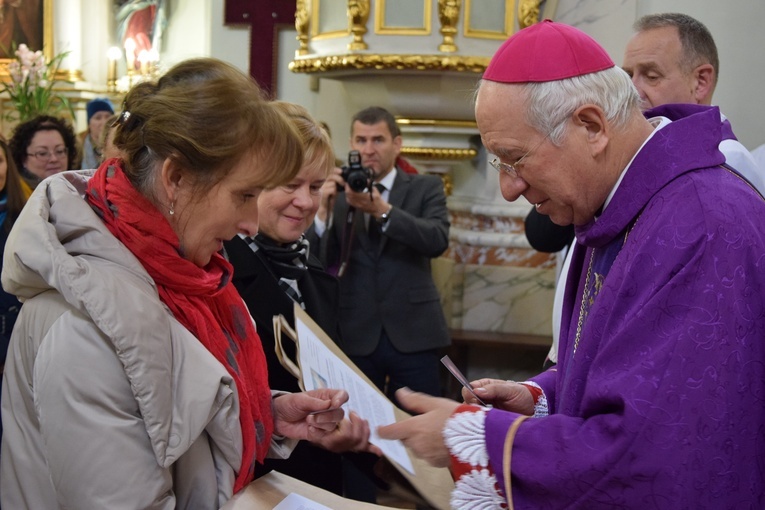 Poświęcenie obrazu Maryi i zawierzenie parafian w Makowie