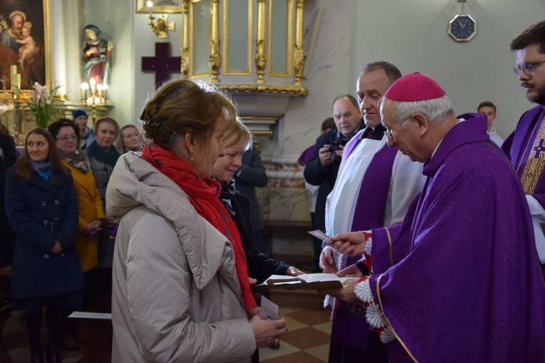 Poświęcenie obrazu Maryi i zawierzenie parafian w Makowie