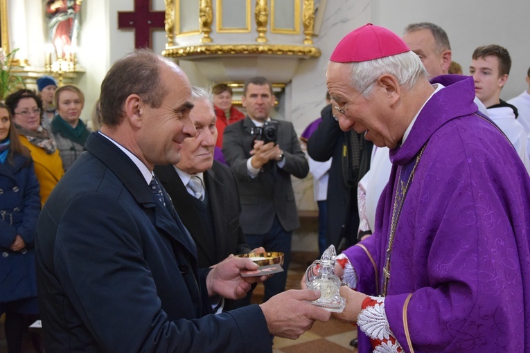Poświęcenie obrazu Maryi i zawierzenie parafian w Makowie