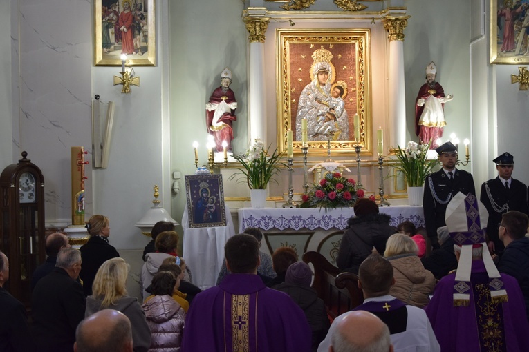Poświęcenie obrazu Maryi i zawierzenie parafian w Makowie