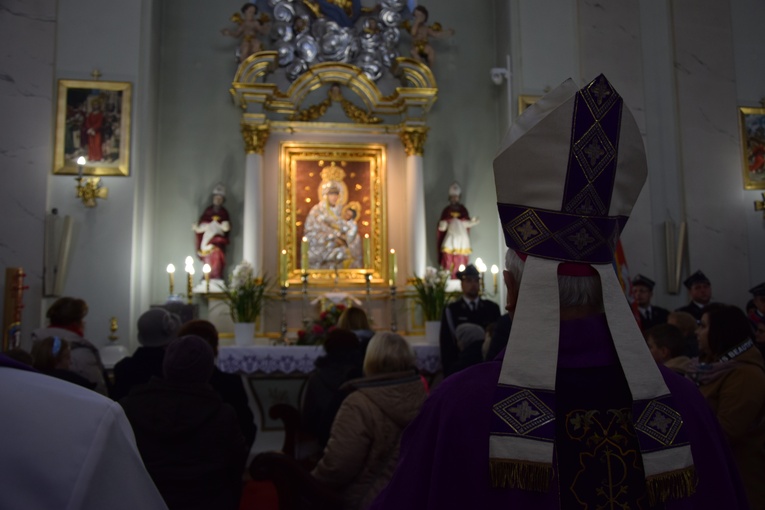 Poświęcenie obrazu Maryi i zawierzenie parafian w Makowie