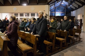 Mamy dużo kontaktów, a czy jesteśmy w relacjach?