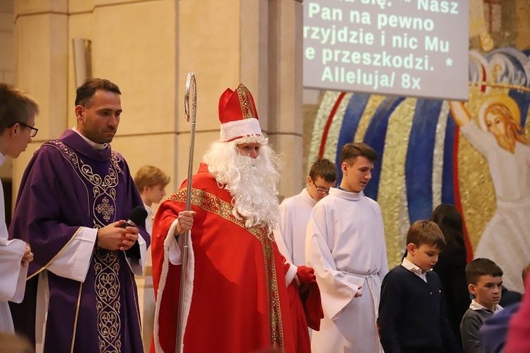 Wizyta św. Mikołaja w sanktuarium św. Jana Pawła II w Krakowie