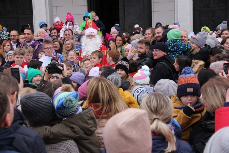 Wizyta św. Mikołaja w sanktuarium św. Jana Pawła II w Krakowie