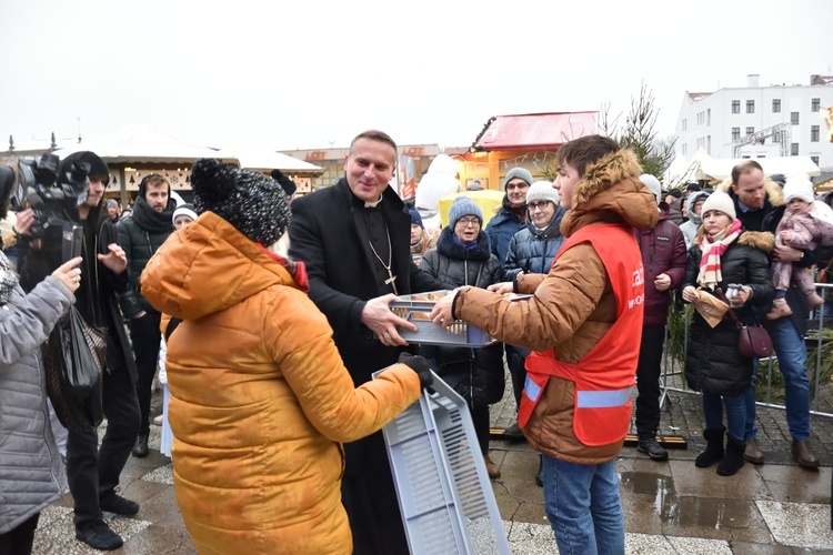 Wolontariusze Caritas AG na świątecznym jarmarku