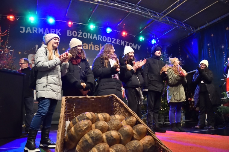 Wolontariusze Caritas AG na świątecznym jarmarku