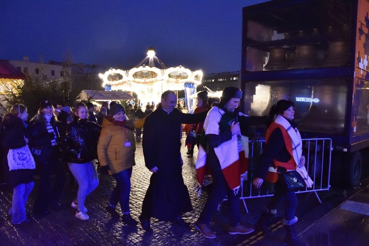 Wolontariusze Caritas AG na świątecznym jarmarku