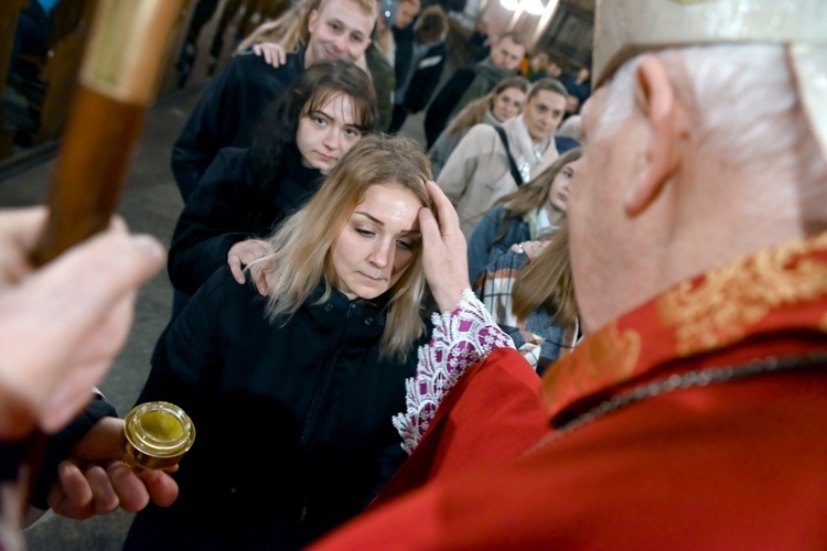 Świdnica. Kwartalne bierzmowanie w katedrze