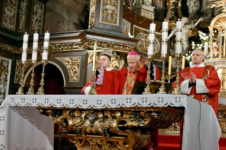 Świdnica. Kwartalne bierzmowanie w katedrze