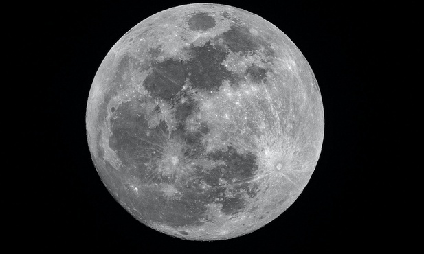 Kapsuła Orion dokonała najbliższego przelotu nad powierzchnią Księżyca