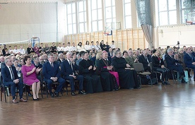 W uroczystości wzięli udział przedstawiciele lokalnych władz różnego szczebla.