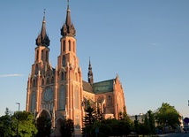 W obecnej radomskiej katedrze znajdował się punkt informacyjny  dla rodzin internowanych.