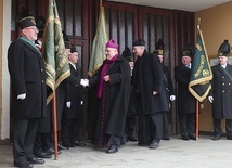 ▲	Przed świątynią Matki Bożej Bolesnej w barbórkowy poranek. 