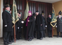 ▲	Przed świątynią Matki Bożej Bolesnej w barbórkowy poranek. 