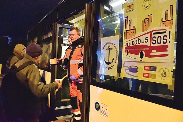 ▲	Przez całą zimę pojazd i jego załoga czekają na swoich gości.