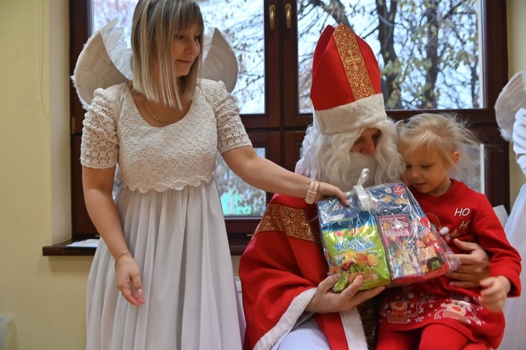 Św. Mikołaj odwiedził przedszkole sióstr prezentek