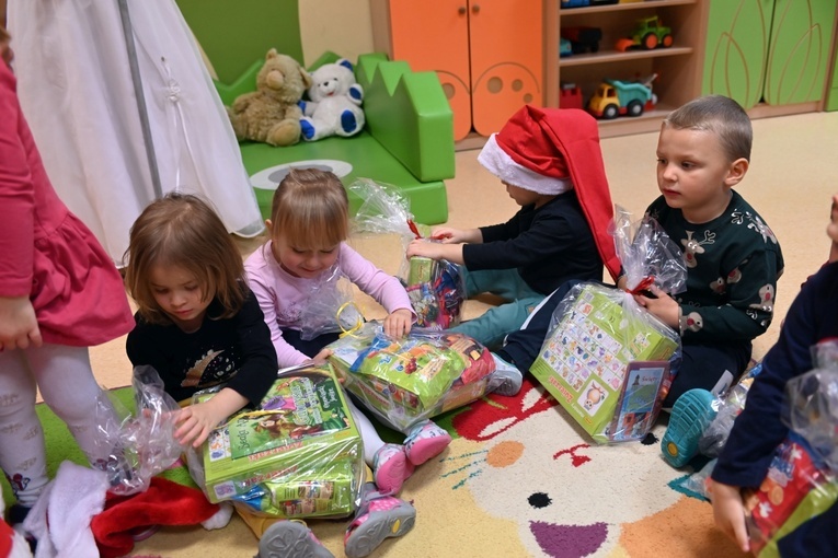 Św. Mikołaj odwiedził przedszkole sióstr prezentek