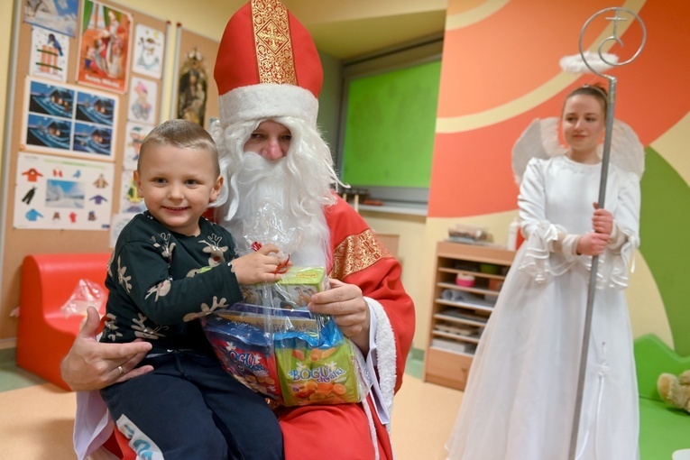 Św. Mikołaj odwiedził przedszkole sióstr prezentek