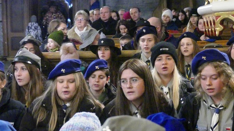 Harcerze Hufca Węgierska Górka w kościele św. Katarzyny w Cięcinie