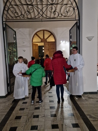 Święty biskup z prezentami w diecezji świdnickiej