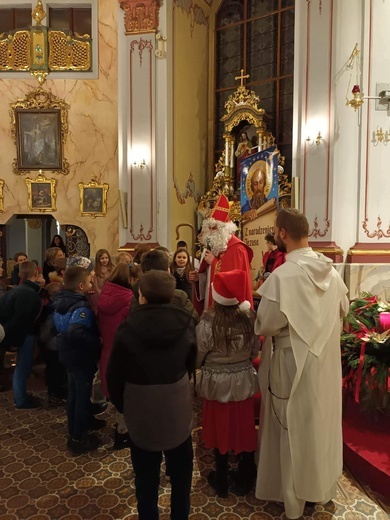 Święty biskup z prezentami w diecezji świdnickiej