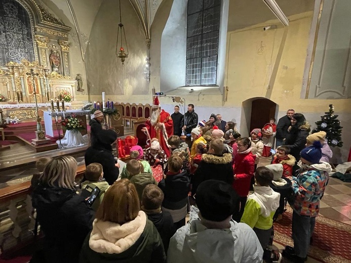 Święty biskup z prezentami w diecezji świdnickiej