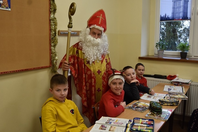 Święty biskup z prezentami w diecezji świdnickiej