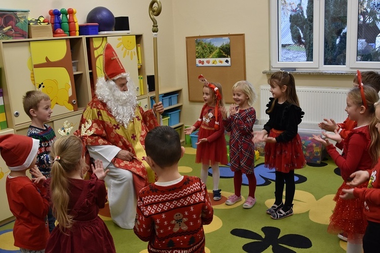 Święty biskup z prezentami w diecezji świdnickiej