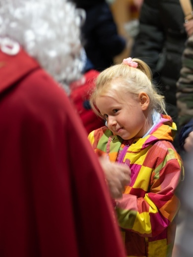 Święty biskup z prezentami w diecezji świdnickiej