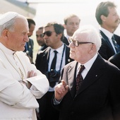 Jan Paweł II  i przewodniczący Rady Państwa prof. Henryk Jabłoński podczas papieskiej pielgrzymki  do Polski w 1983 roku.