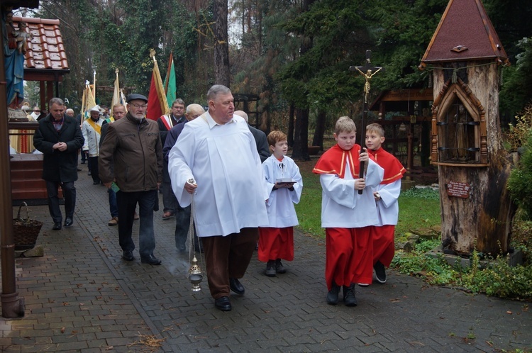 Bujaków. Wprowadzenie relikwii patrona pszczelarzy