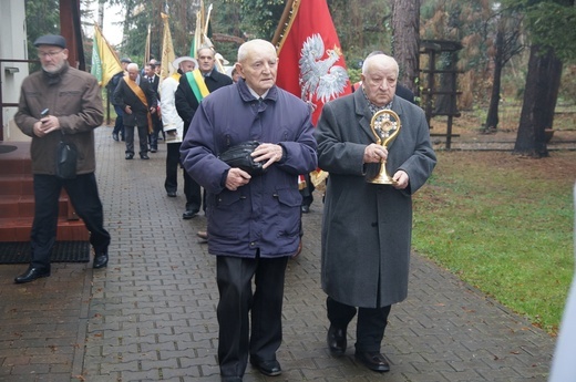 Bujaków. Wprowadzenie relikwii patrona pszczelarzy