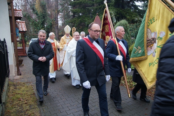 Bujaków. Wprowadzenie relikwii patrona pszczelarzy