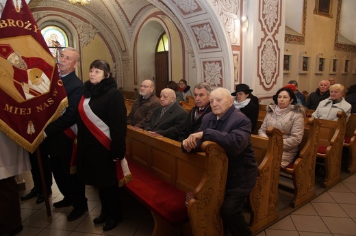 Bujaków. Wprowadzenie relikwii patrona pszczelarzy