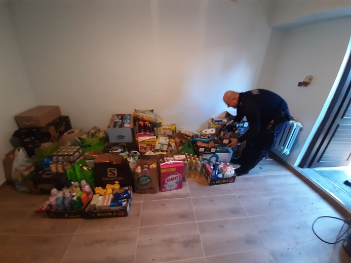 Policjanci z powiatu ząbkowickiego zorganizowali zbiórkę darów dla dzieci
